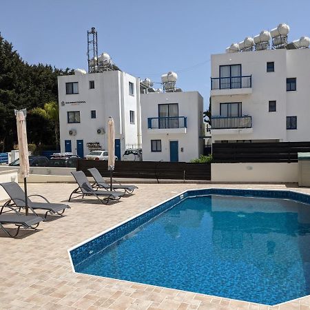 Cosy Apartment In Kato Paphos With Pool Access Exterior photo