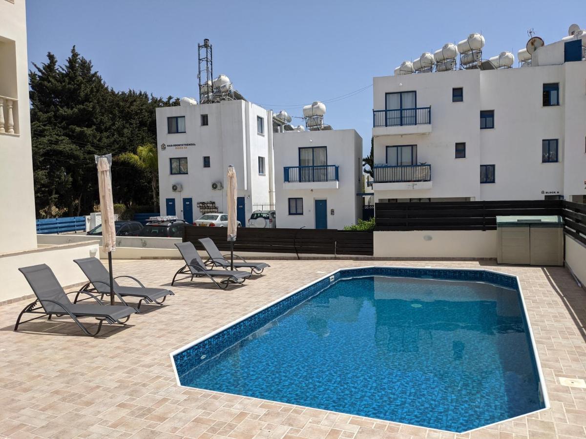 Cosy Apartment In Kato Paphos With Pool Access Exterior photo