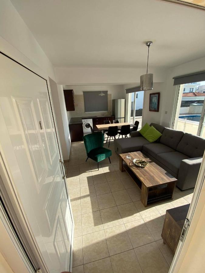 Cosy Apartment In Kato Paphos With Pool Access Exterior photo