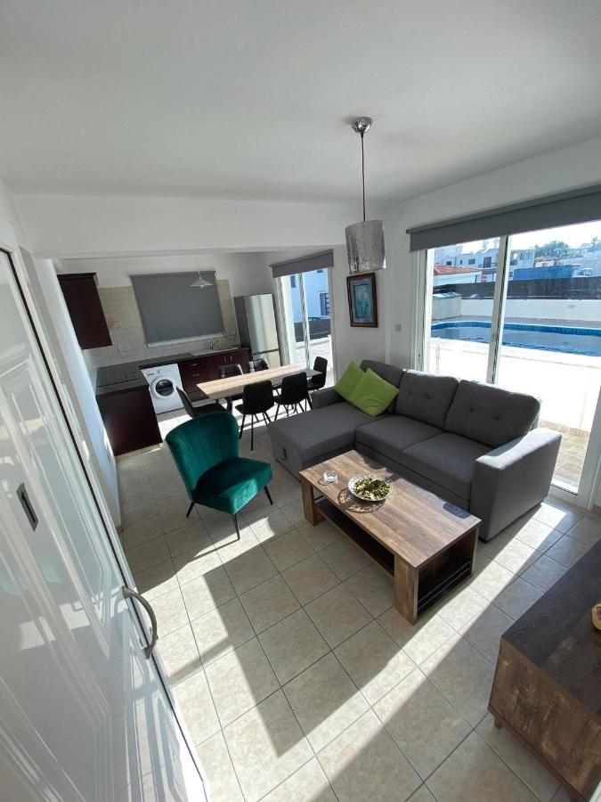 Cosy Apartment In Kato Paphos With Pool Access Exterior photo